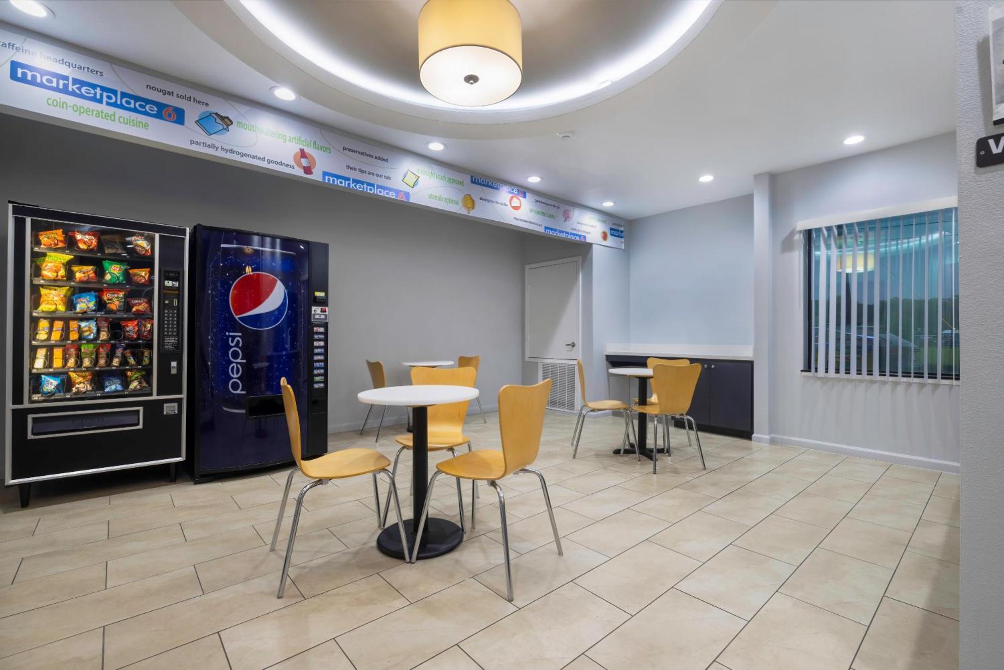 Motel 6 Texas City I-45 Eksteriør billede